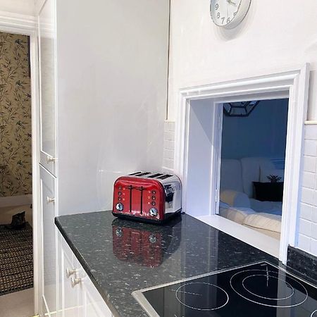 Elegant Georgian Apartment In Bath'S Iconic Centre Екстер'єр фото