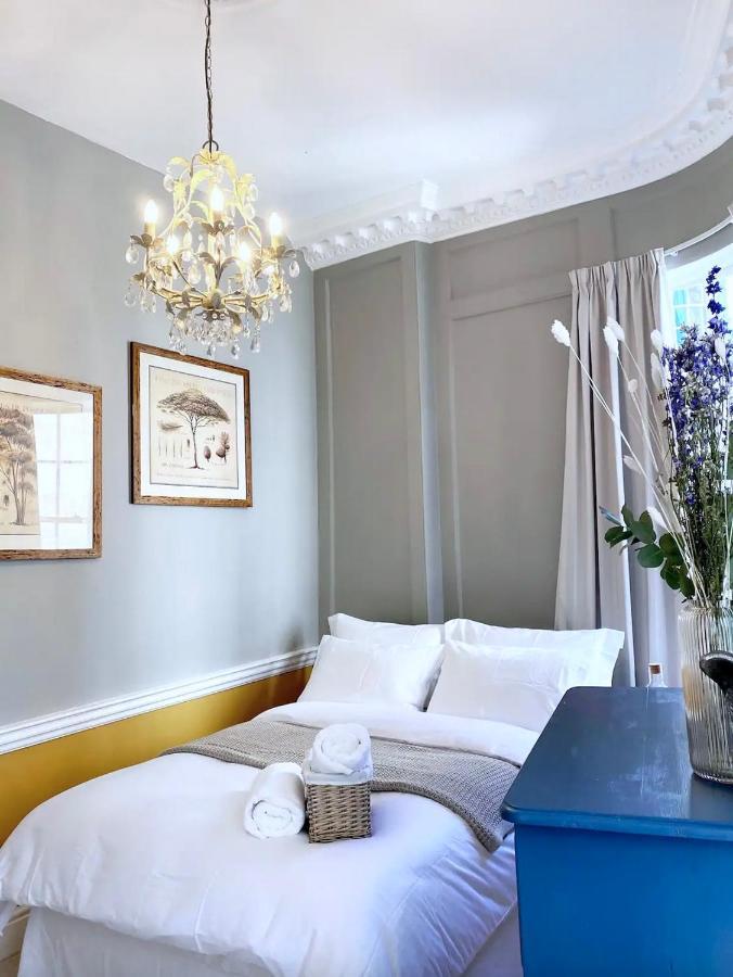 Elegant Georgian Apartment In Bath'S Iconic Centre Екстер'єр фото