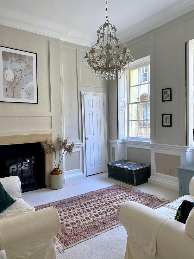 Elegant Georgian Apartment In Bath'S Iconic Centre Екстер'єр фото