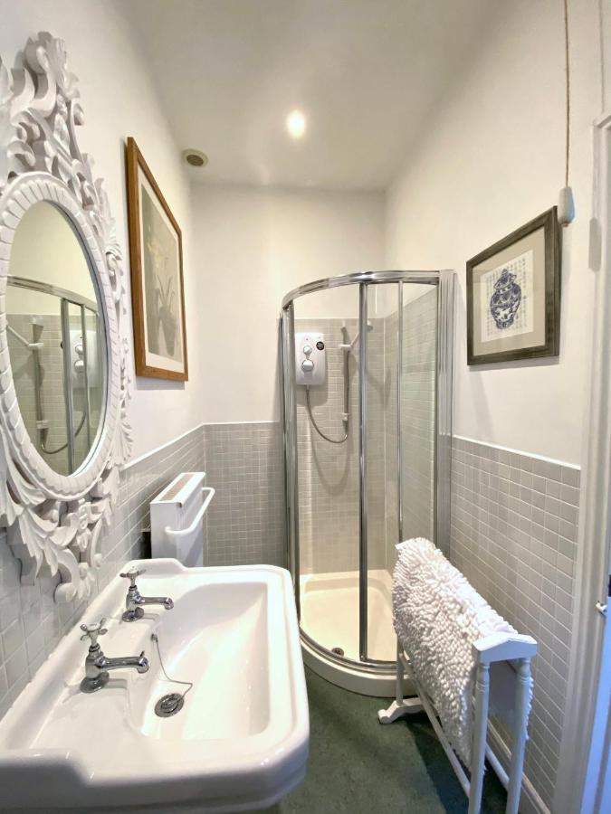 Elegant Georgian Apartment In Bath'S Iconic Centre Екстер'єр фото
