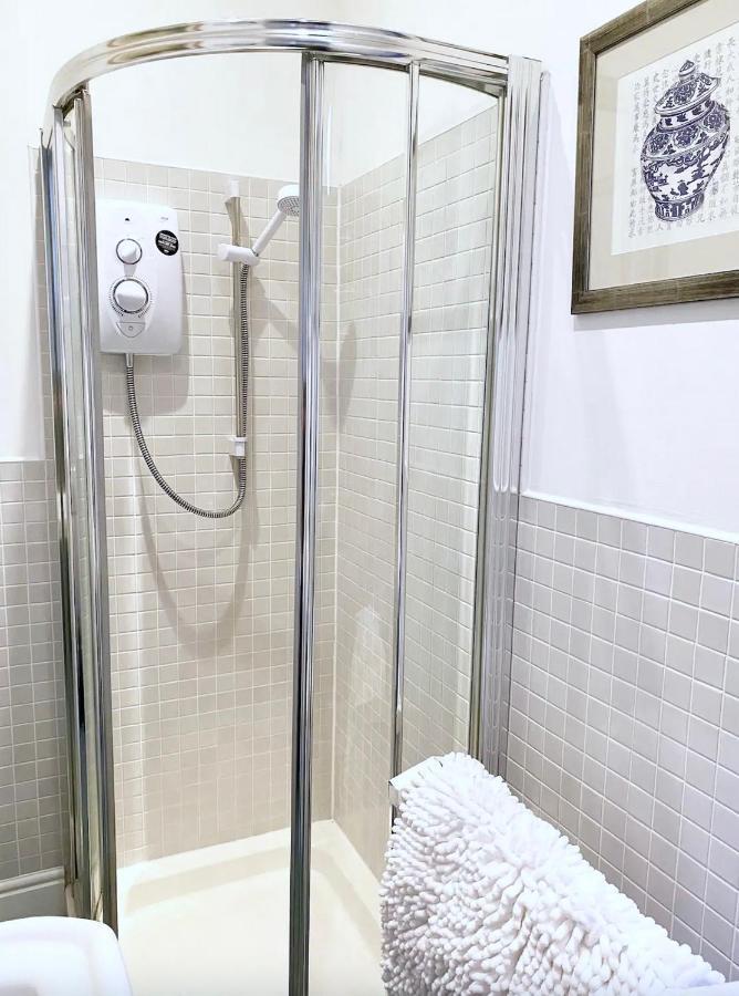 Elegant Georgian Apartment In Bath'S Iconic Centre Екстер'єр фото