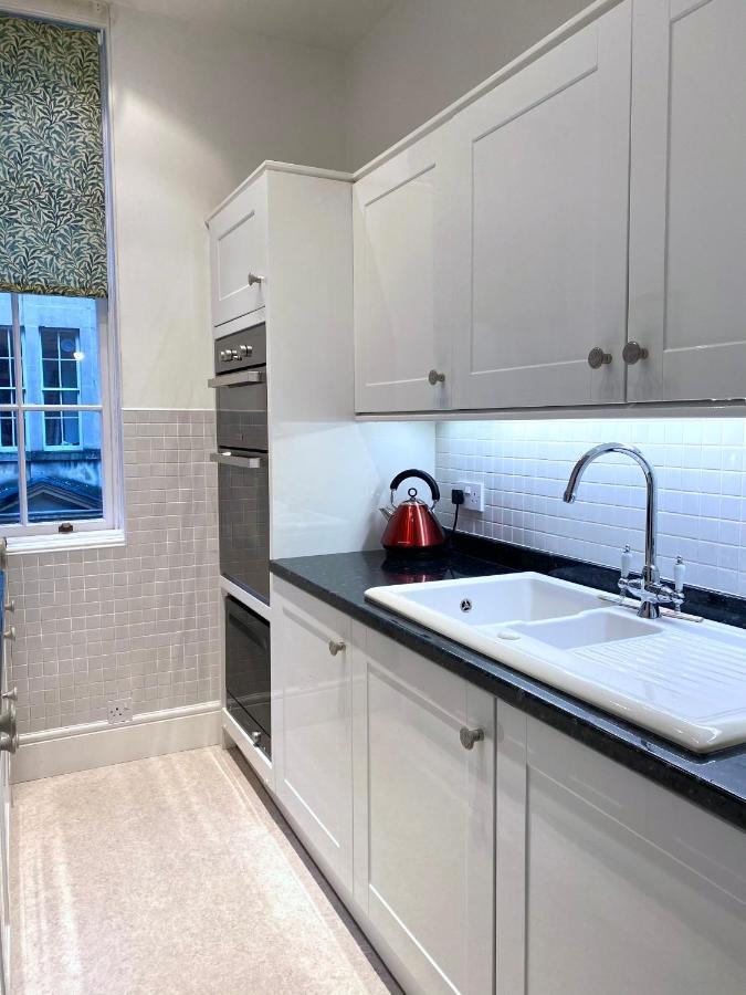 Elegant Georgian Apartment In Bath'S Iconic Centre Екстер'єр фото